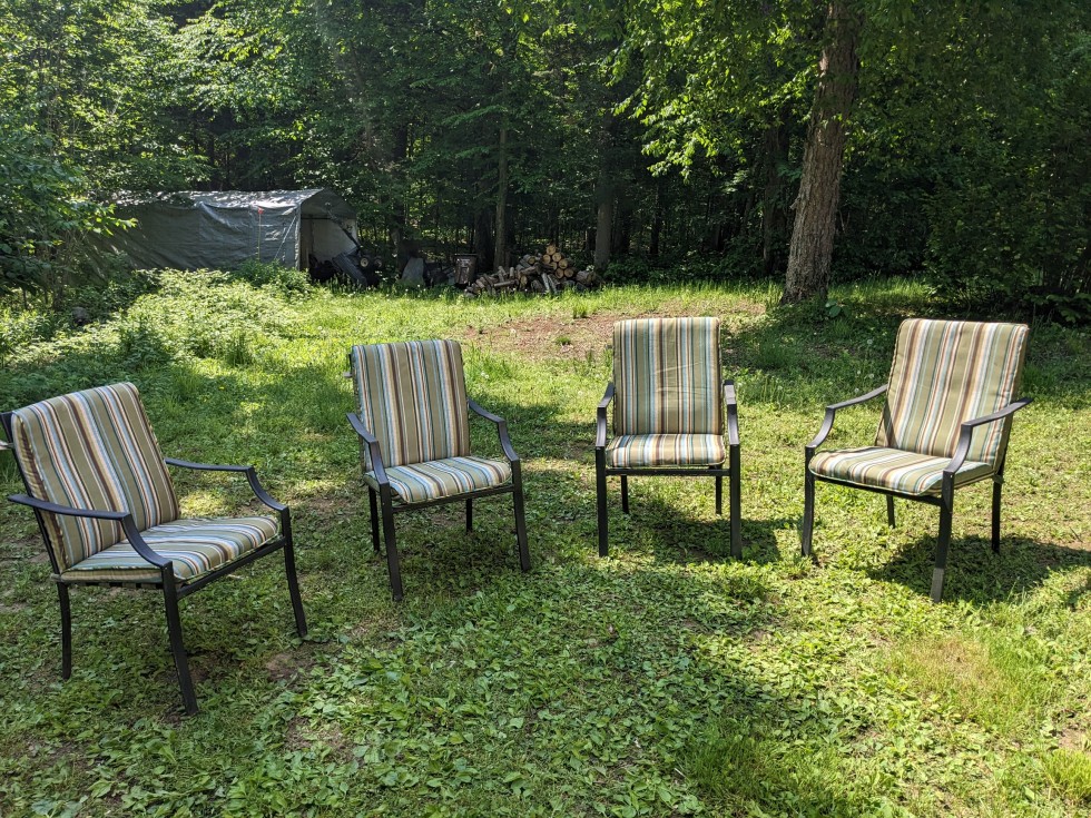L'Association du Lac Rond - Ensemble de chaises avec coussins